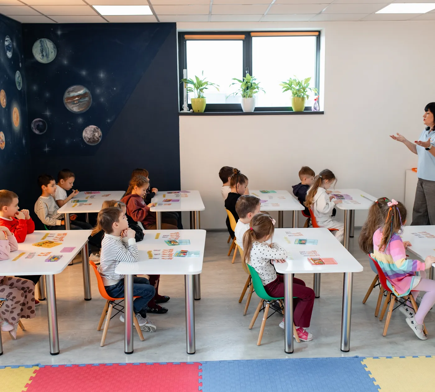 Простора світла група Mini Academy